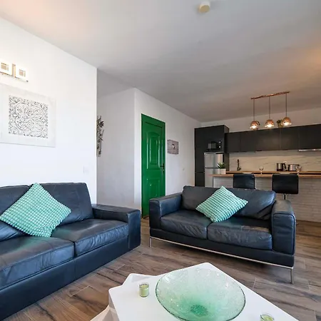 Club Valena 48 Sea Views, Wifi, Close To & Amenities At Matagorda Puerto del Carmen (Lanzarote)