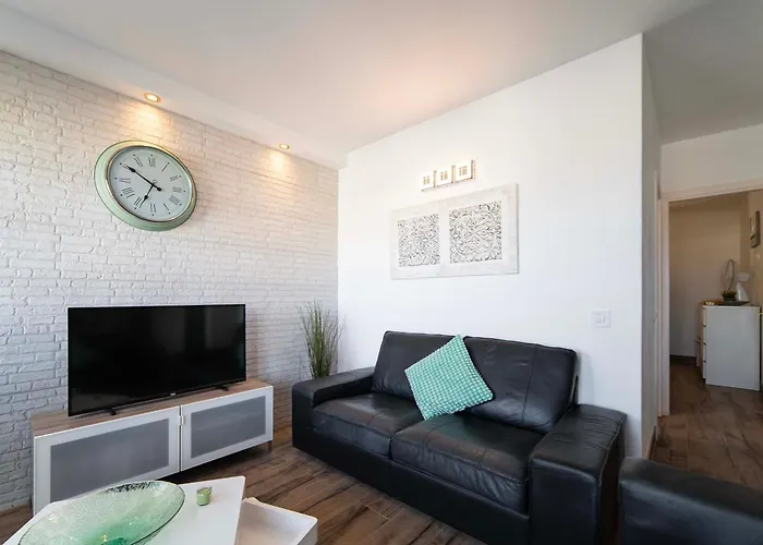 Club Valena 48 Sea Views, Wifi, Close To & Amenities At Matagorda Apartment *